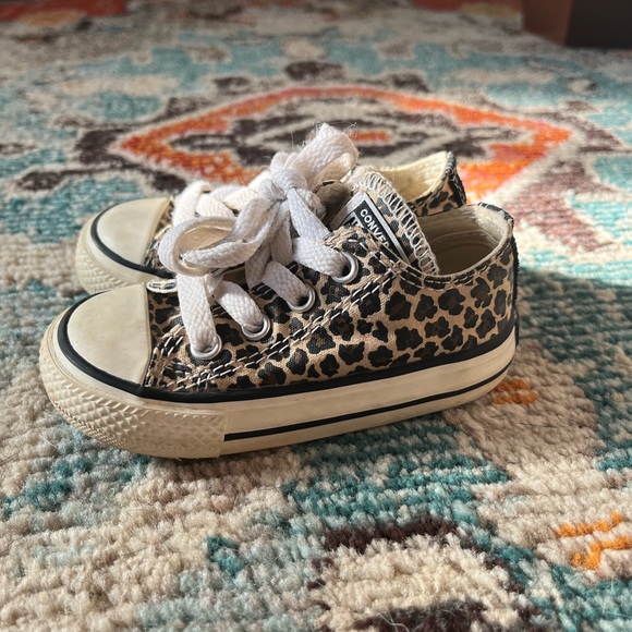 Toddler Cheetah Converse Size 5! EUC - Picture 3 of 5